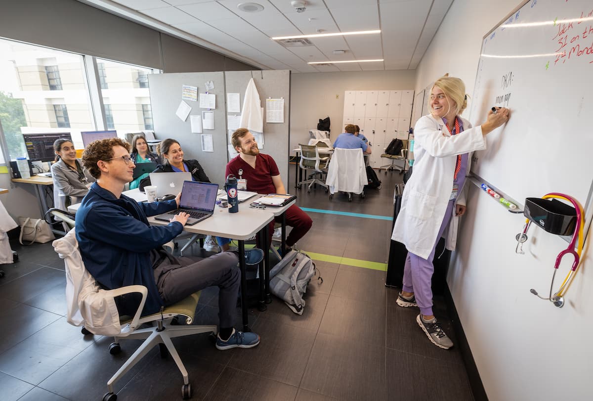 Resident Dr. Alexandra Andrews of Birmingham discusses diabetic ketoacidosis with third-year medical students and residents.